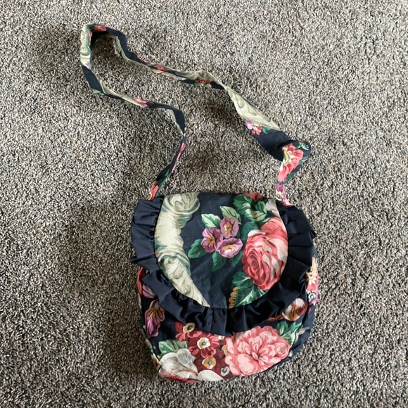 Floral Vintage Ruffle Shoulder Bag - Picture 1 of 6